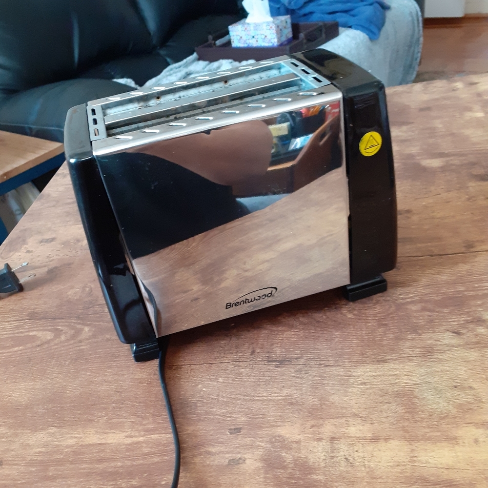 Brentwood Silver Toaster - Picture 3 of 5